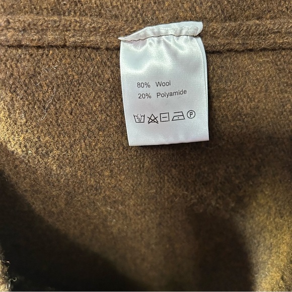 Gionfridda Shawl Collar Cable Knit Sweater. - Picture 6 of 6